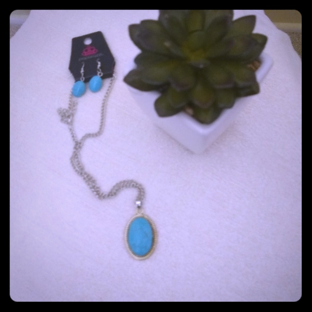 Paparazzi Necklace & Earrings Set